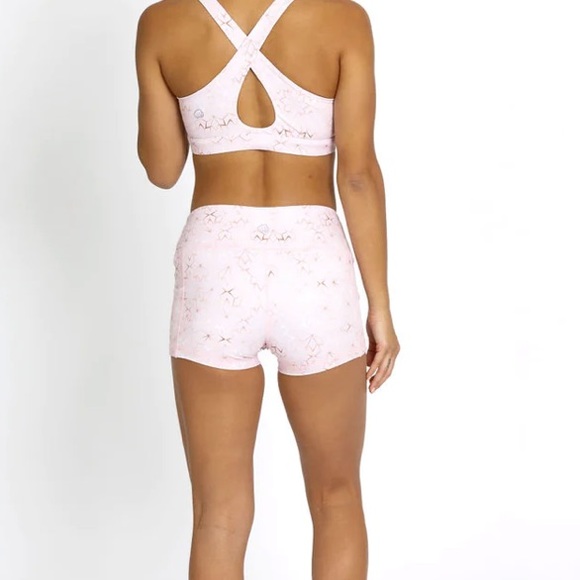 FMFM WOMENS CHAMPAGNE WINTER SHORTS NWT - Picture 4 of 9